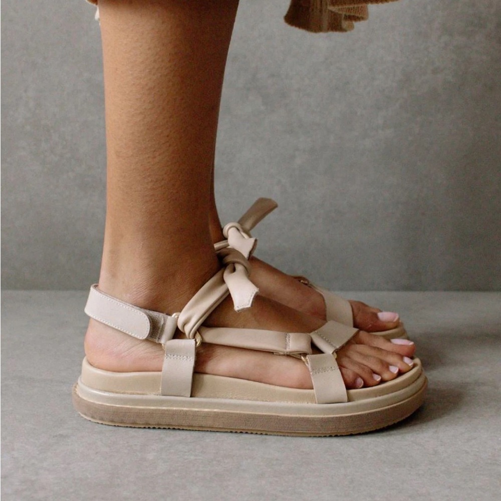 ALOHAS Tied Together Flat Sandals